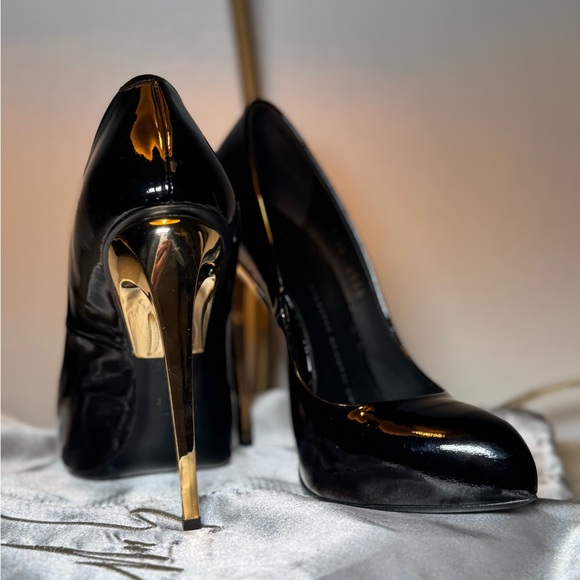 Giuseppe Zanotti Black and Gold Heels with Metallic Accents - Picture 4 of 6